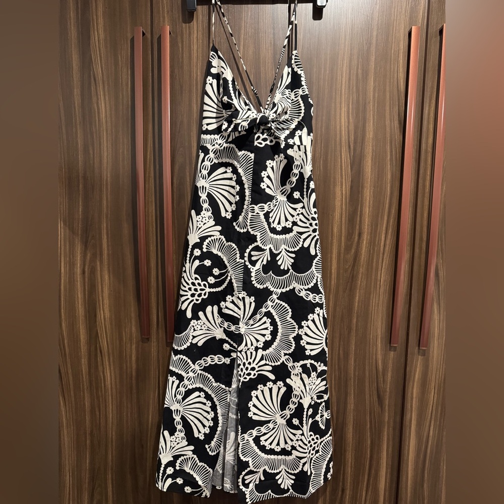 Banana Republic - Elegant Black and White Floral Dress